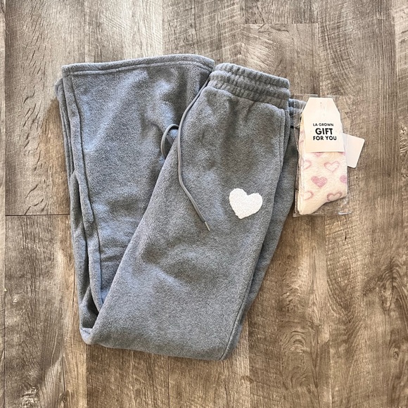 NWT L.A. Grown Heart Lounge Pants + Socks L - Picture 1 of 4